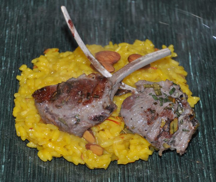Risotto allo zafferano con lombatine d'agnello