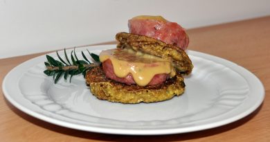 Torre di cotechino, blinis di lenticchie e salsa alla senape