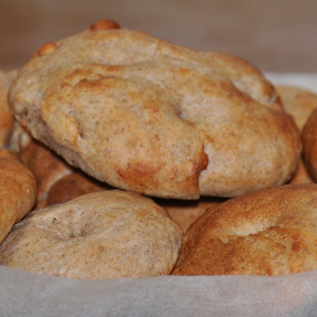 Foccaccine parmigiano e pinoli