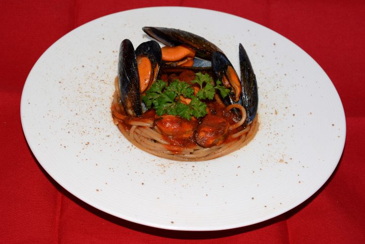 Spaghetti al sugo di cozze e bottarga