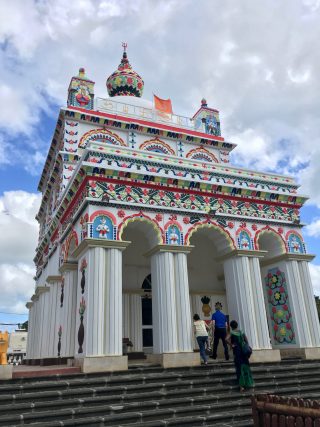 Il tempio hindu Maheswarnath Shiv Mandir a Triolet