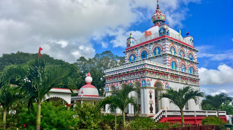 Il tempio di Shiva "Maheswarnath Shiv Mandir" a Triolet
