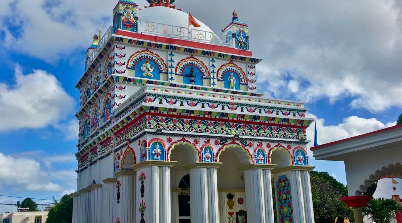 Il tempio di Shiva "Maheswarnath Shiv Mandir" a Triolet