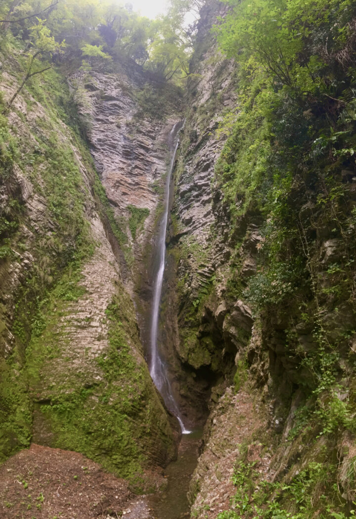Cascata alle Grotte di Rescia